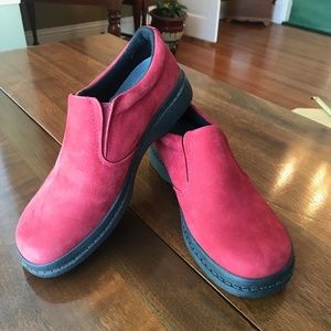 Red suede Easy Spirit shoes 6.5